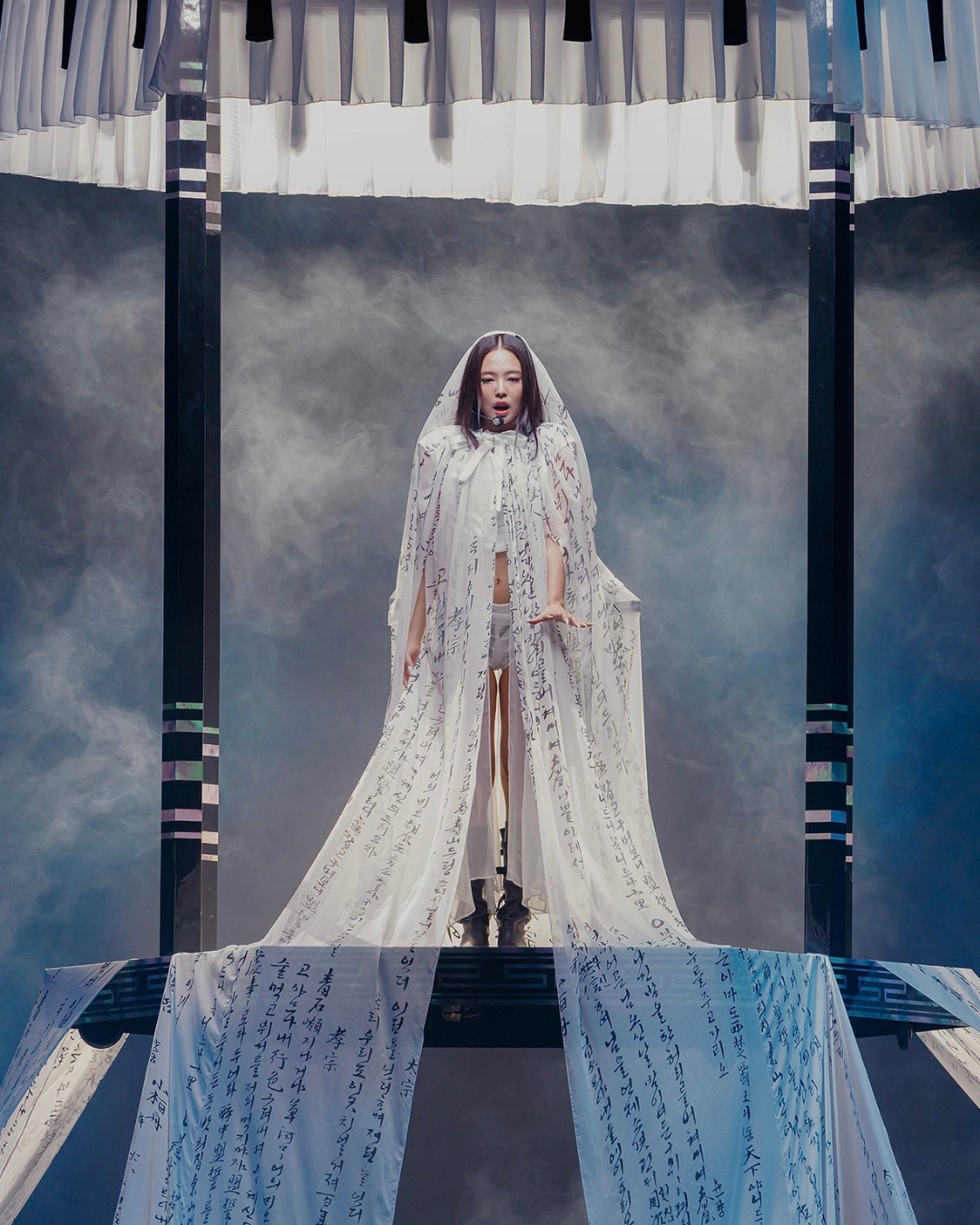 BZVN-JENNIE-MMA-2025-MELON-MUSIC-AWARDS-TRANG-PHUC-TRINH-DIEN-OUTFIT-LEJE00004