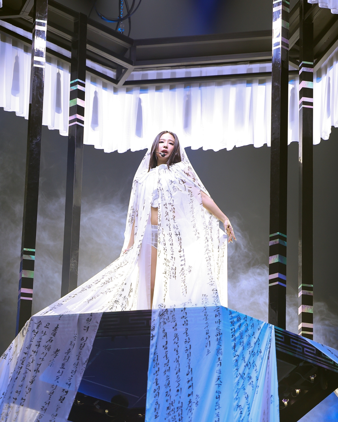 BZVN-JENNIE-MMA-2025-MELON-MUSIC-AWARDS-TRANG-PHUC-TRINH-DIEN-OUTFIT-LEJE00006