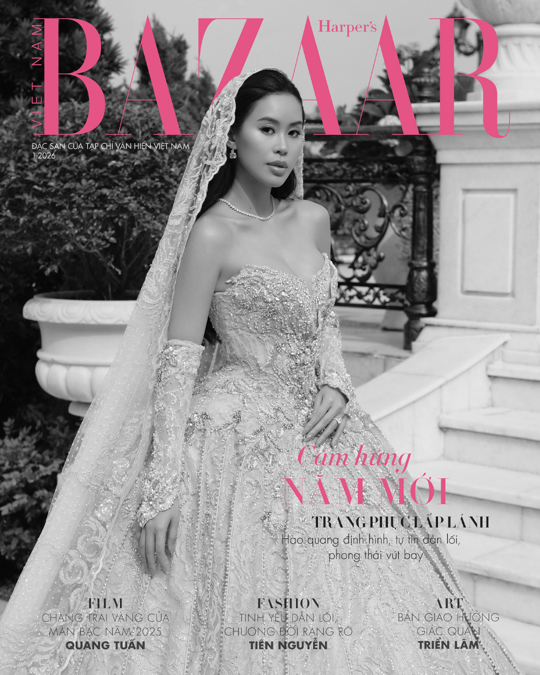 Đầm cưới, The Atelier by Professor Jimmy Choo. Trang sức, Messika. 