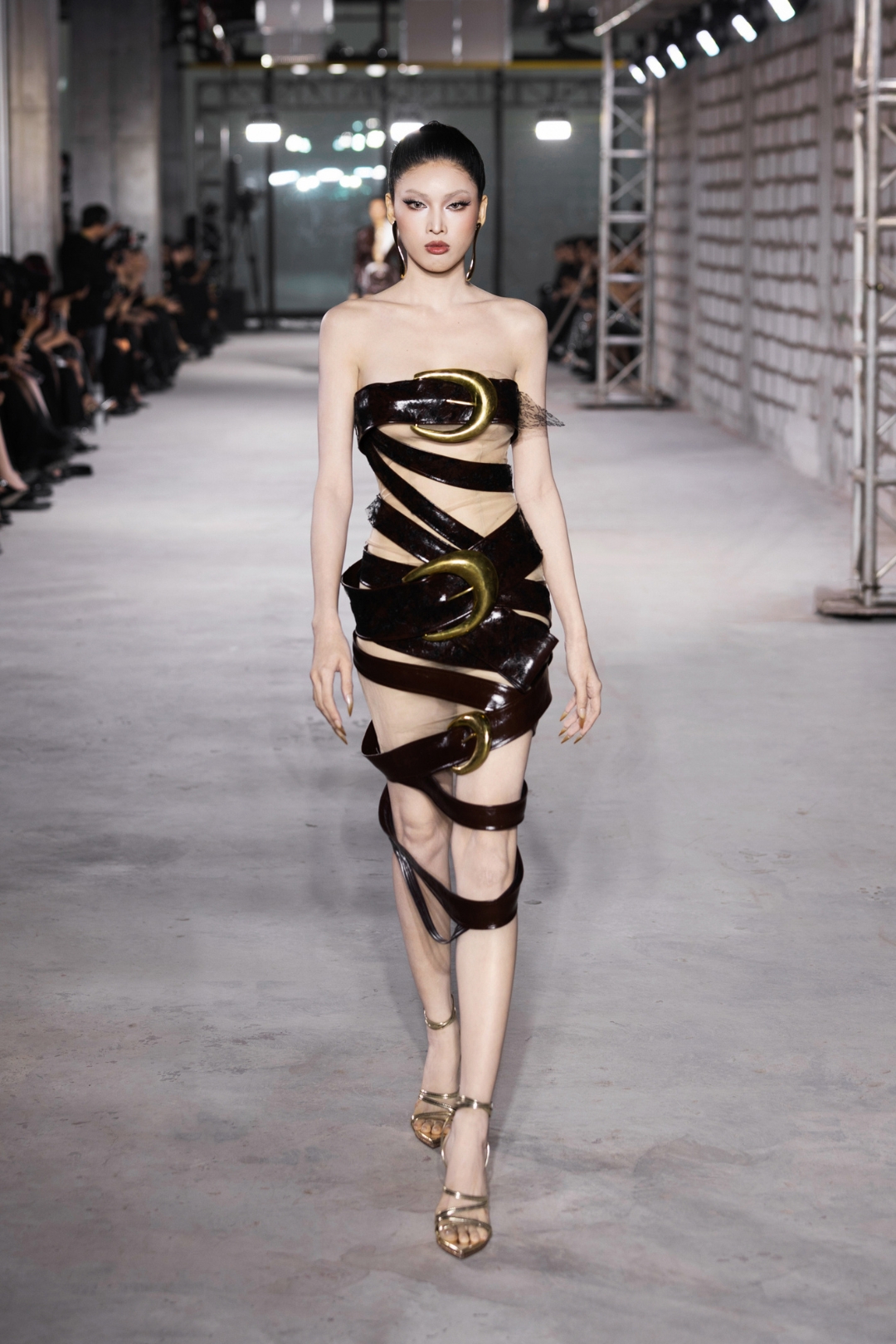 bzvn-dho-dien-emerge-2025-do-long (5)