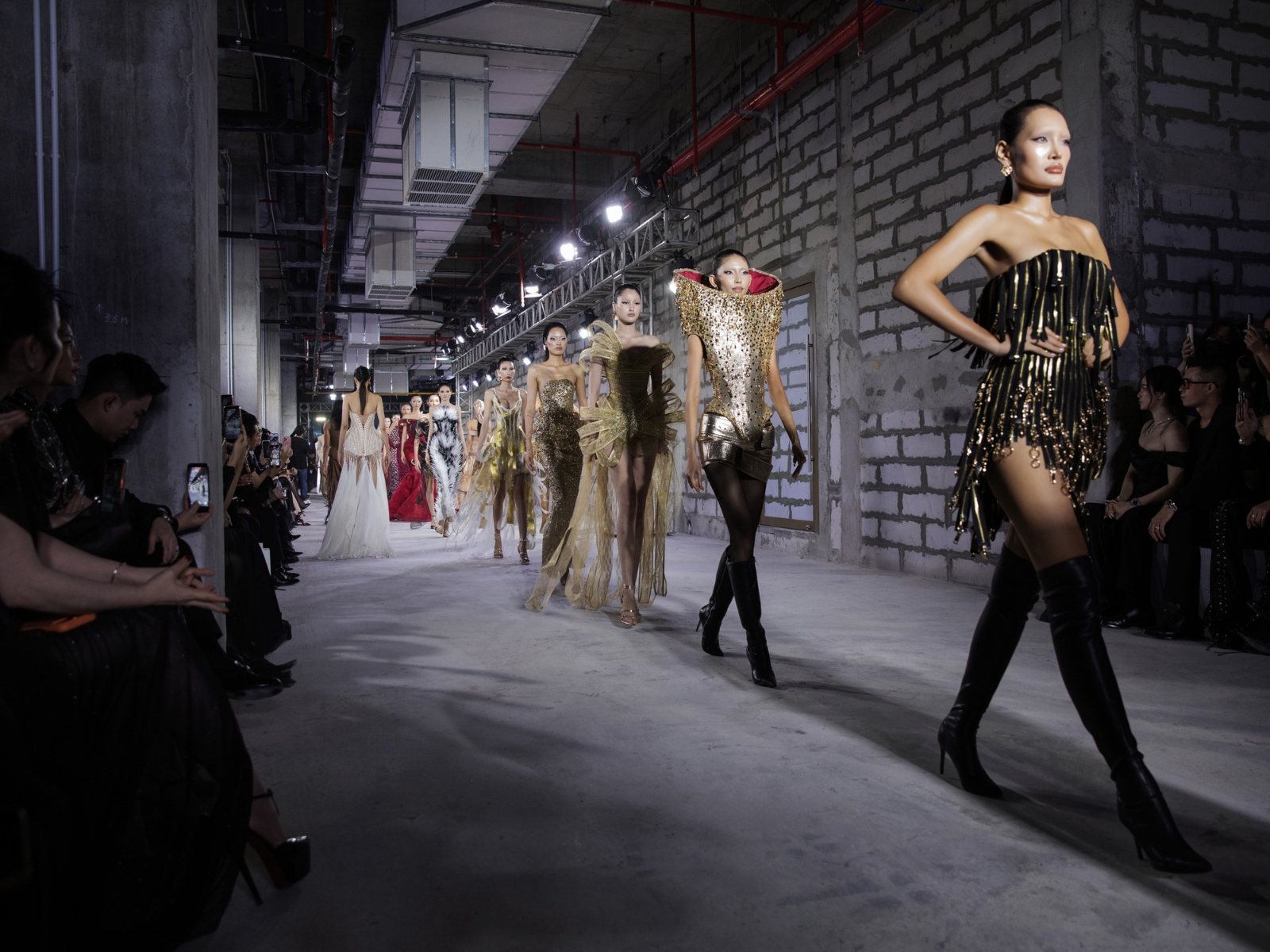 bzvn-dho-dien-emerge-2025-do-long (7)