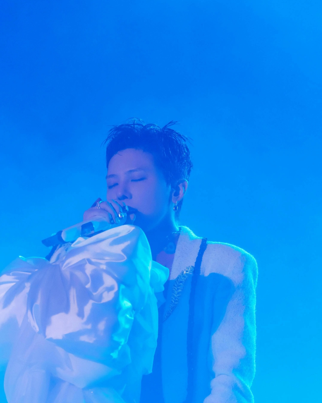 bzvn-g-dragon-jacob-co-vong-co-bandana-ubermensch-encore00004