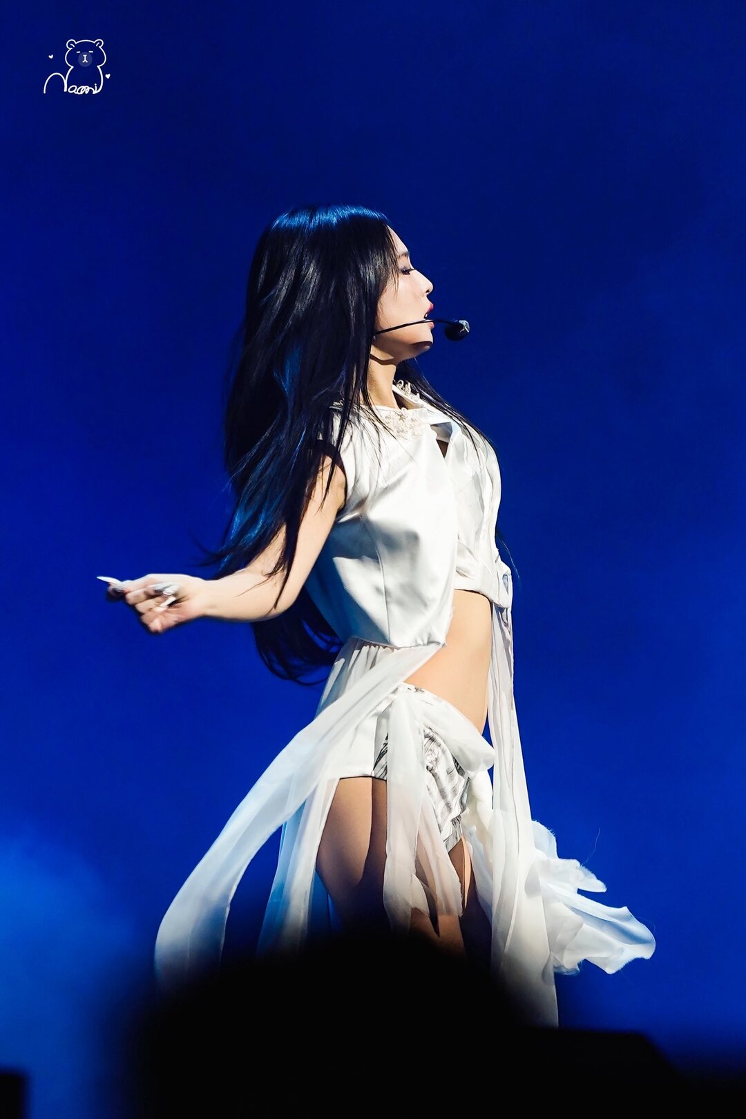 bzvn-jennie-mma-2025-trang-phuc-trinh-dien-y-nghia (2)