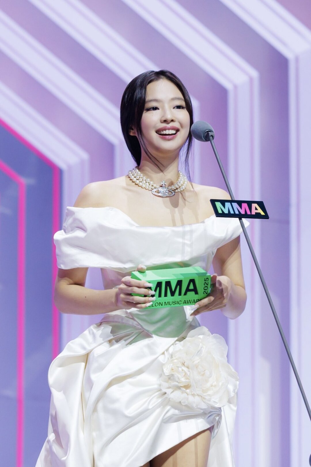 bzvn-jennie-mma-melon-music-awards-2025-vivienne-westwood00001