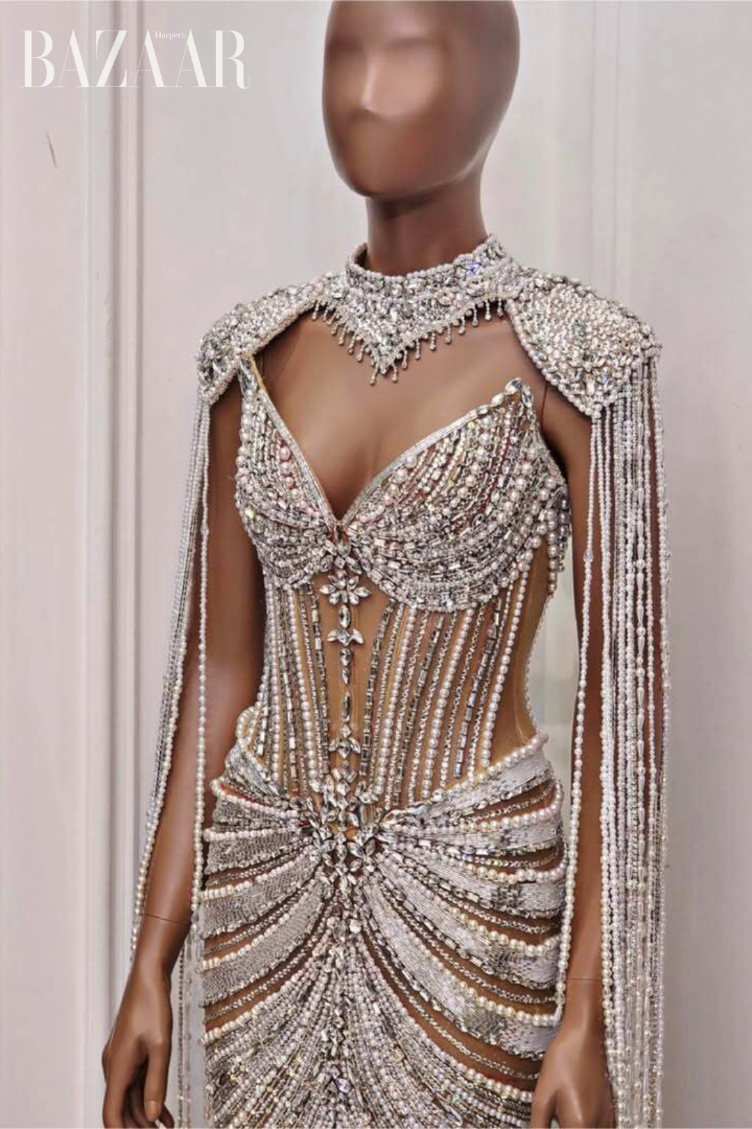 bzvn-mook-karnruethai-miss-cosmo-final-walk-ban-ket (4)