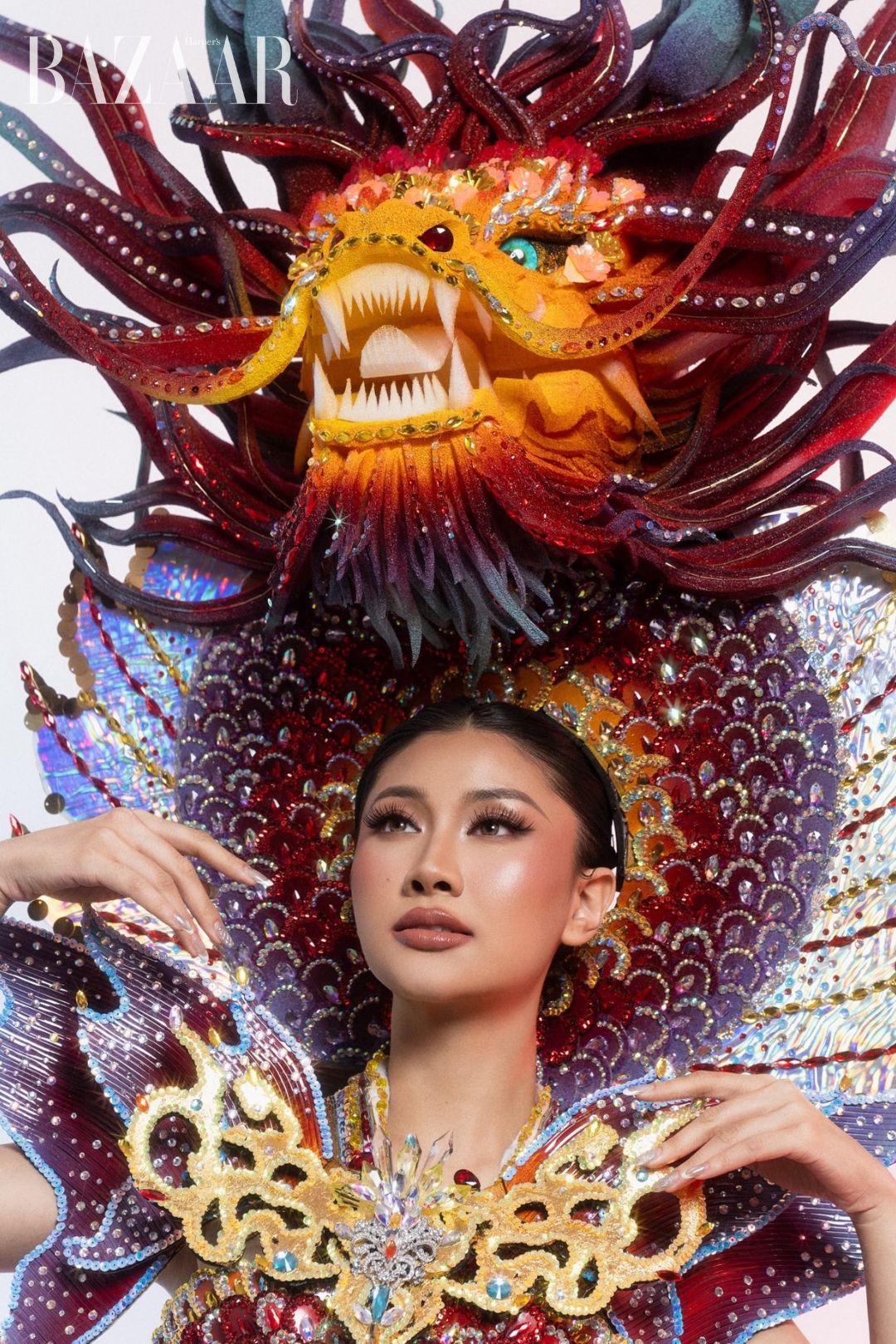 bzvn-phuong-linh-miss-cosmo-2025-ca-chep-hoa-rong-carnival-costume (10)