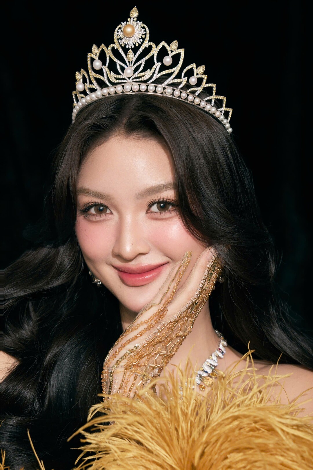 bzvn-top-3-hoa-hau-quoc-gia-viet-nam-cam-ly00003