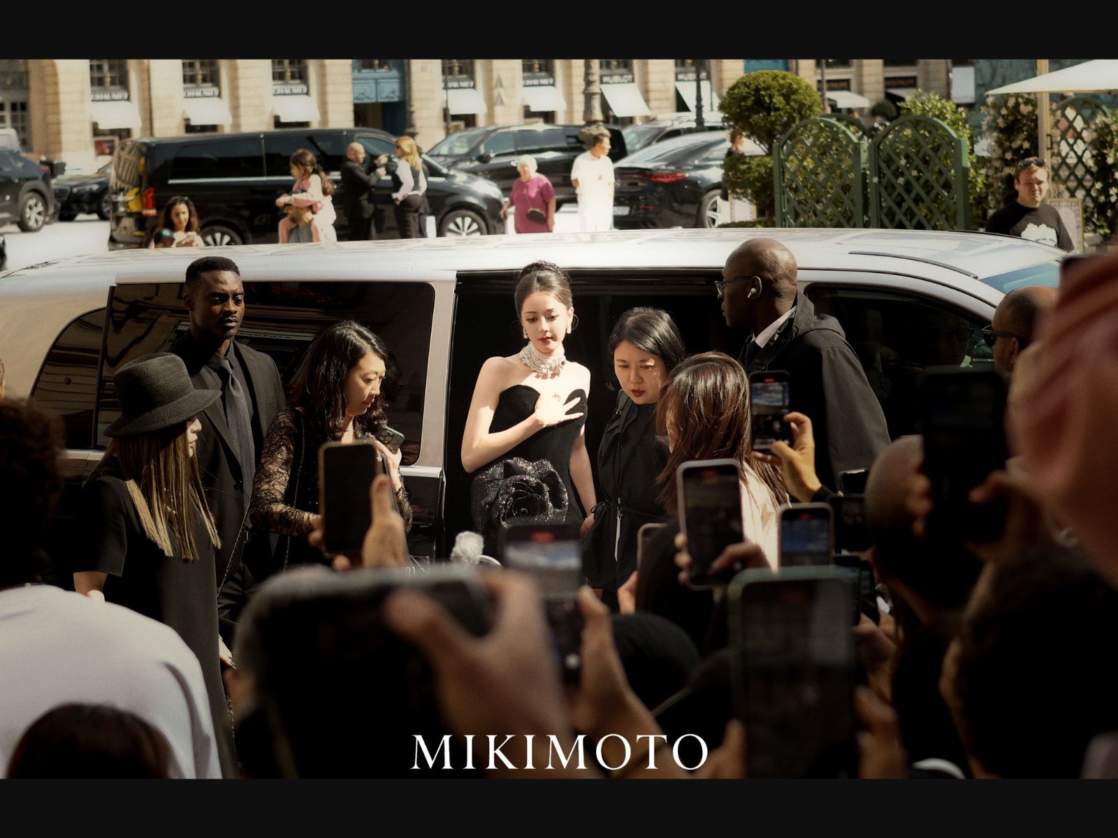 bzvn-trend-book-tram-ty-chup-anh-trung-quoc-4