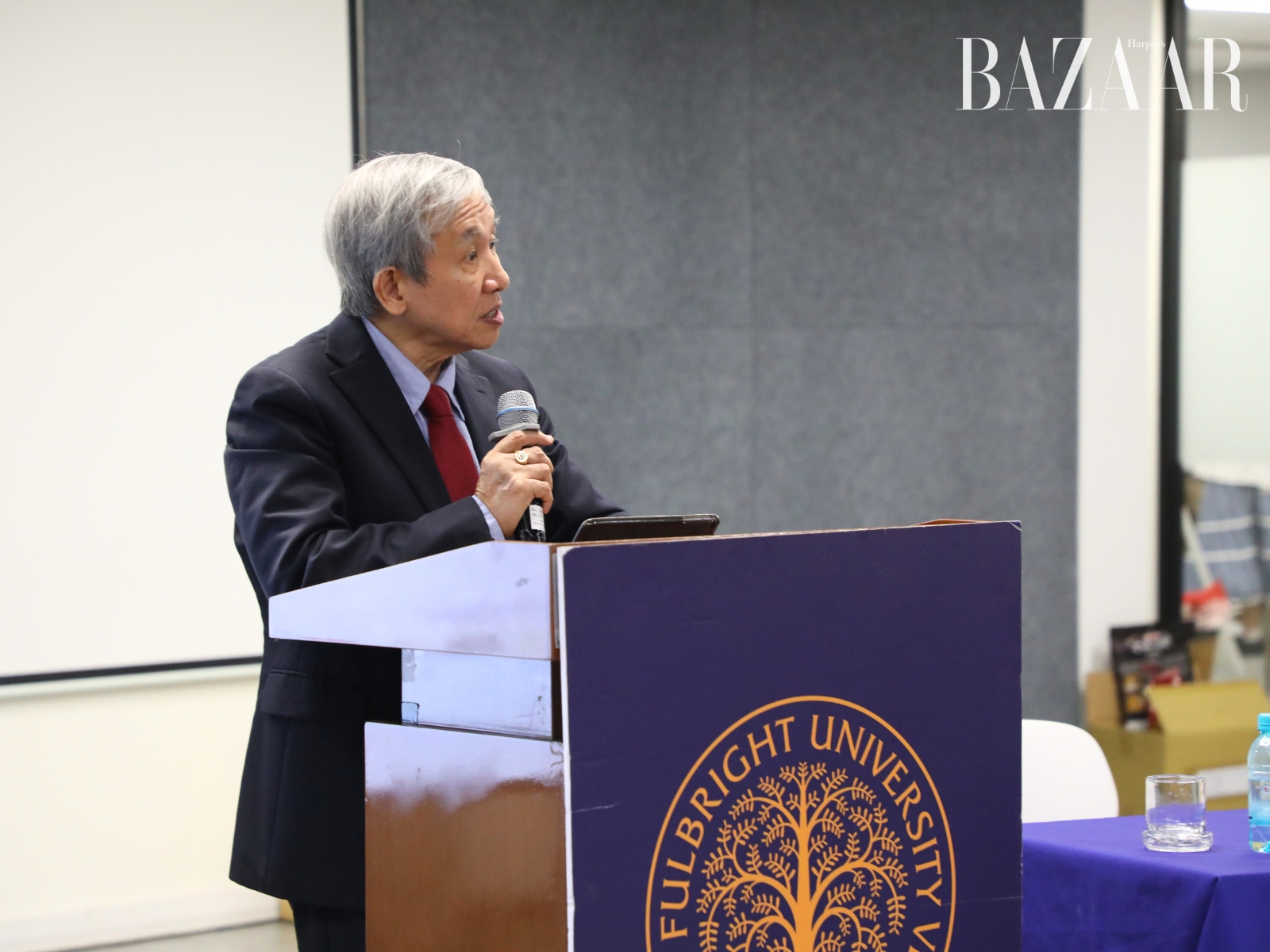 bzvn-truyen-kieu-ban-tien-dien-ra-mat-tai-tp-hcm (10)