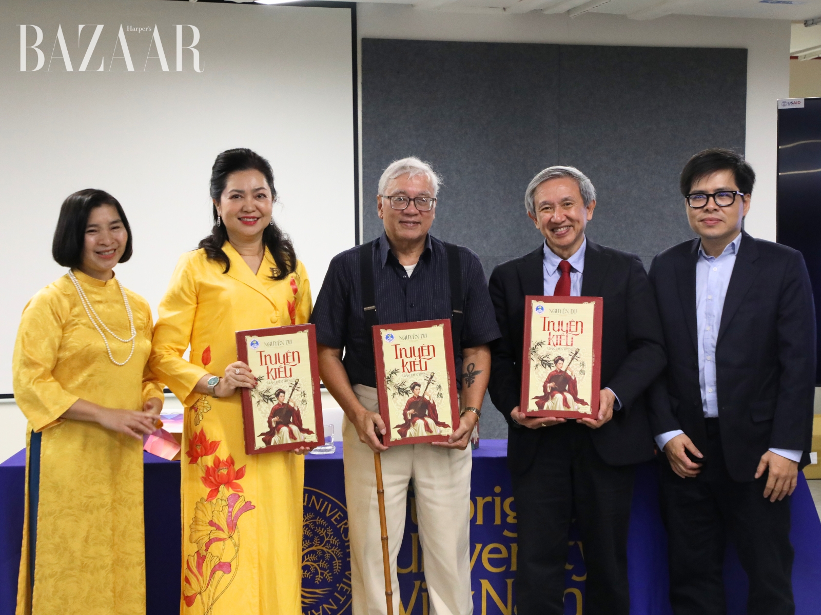 bzvn-truyen-kieu-ban-tien-dien-ra-mat-tai-tp-hcm (11)