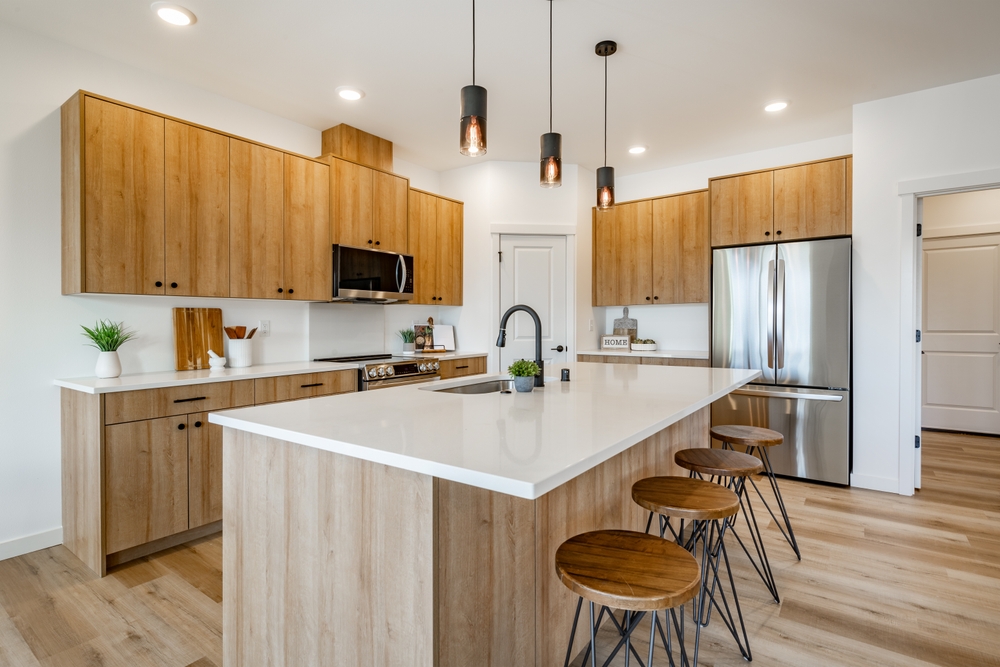 Tránh đặt bếp ở vị trí khó quan sát hoặc tách biệt hoàn toàn