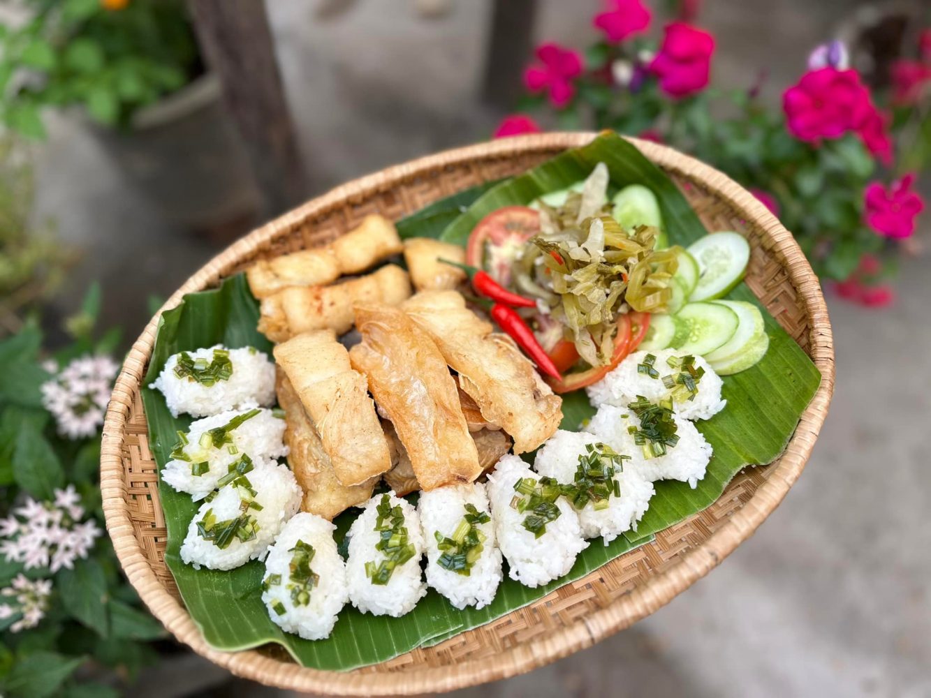 Ăn uống tại khu du lịch sinh thái Song Long