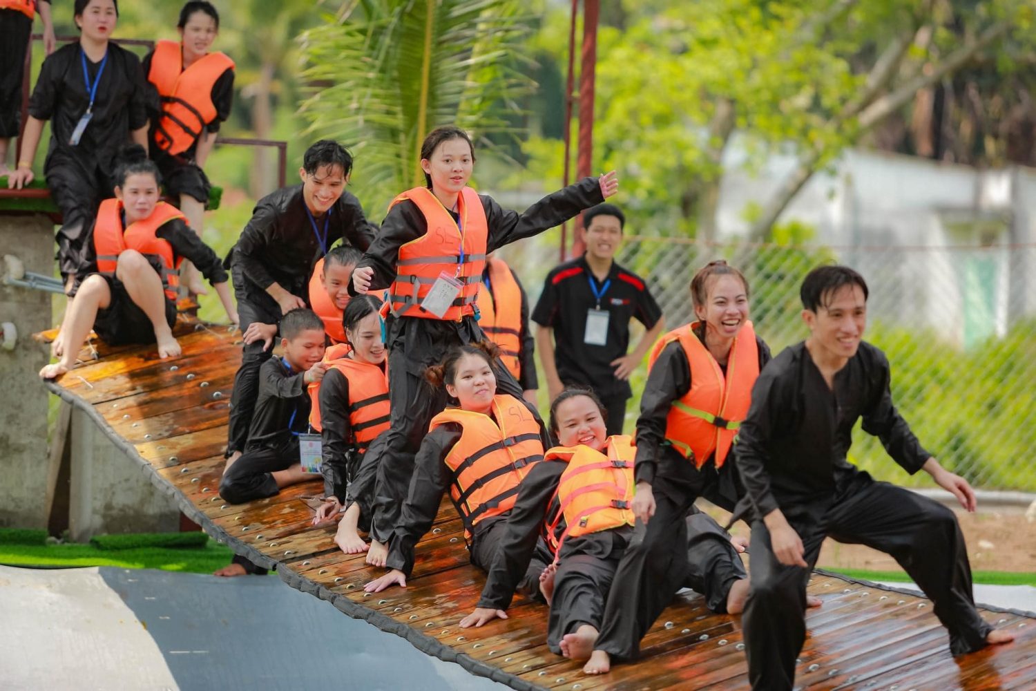 Khu vui chơi và sinh hoạt ngoài trời