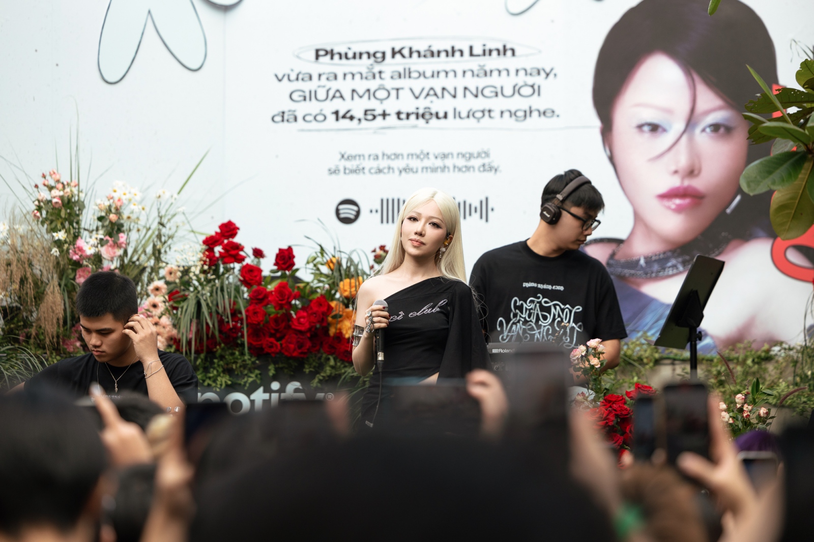 Phùng Khánh Linh Em Đau album Giữa một vạn người