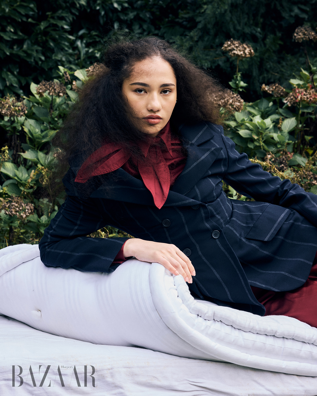 Người mẫu: Model: Debora Correia. Trang phục: Romeo Gigli.