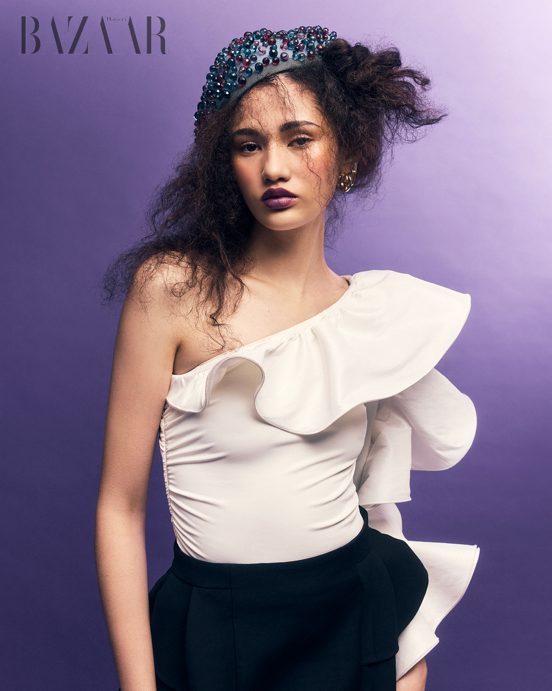 Áo: Almas Sanchez. Váy: Valentino. Nón: Ilariusss.