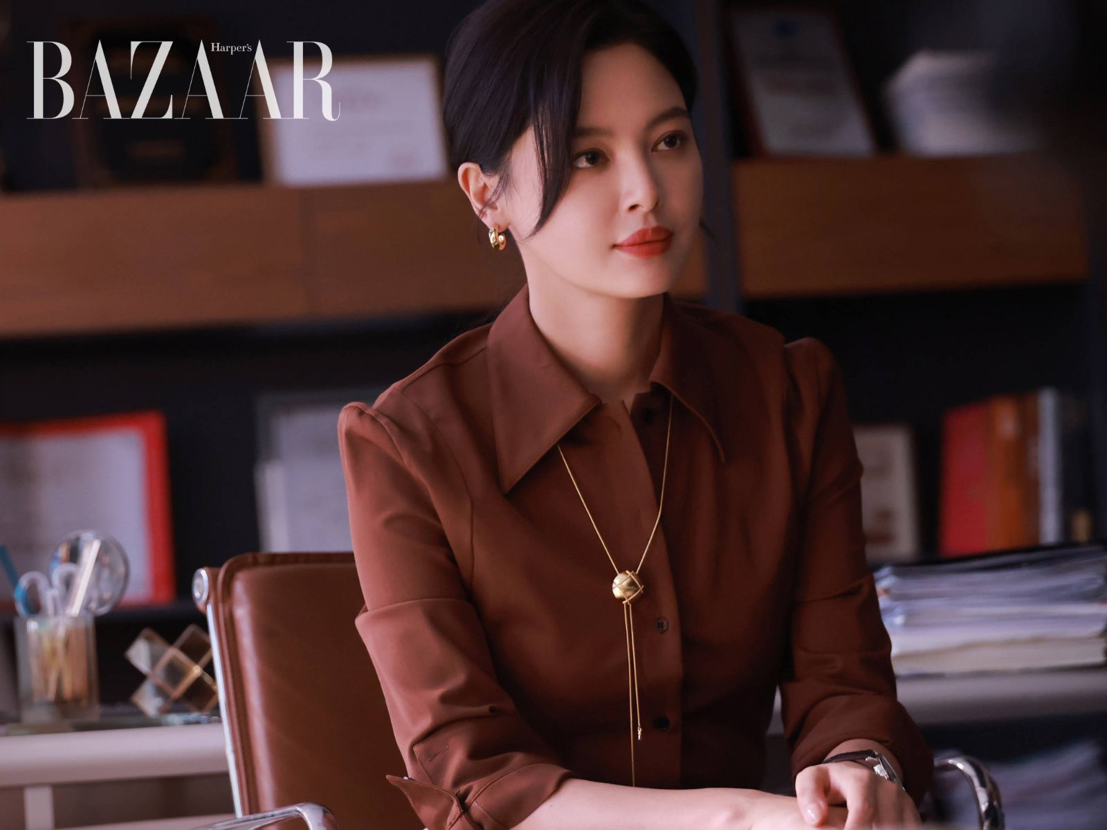 bzvn-anh-hau-tan-chi-loi-quay-lai-man-anh-nho-voi-vai-nu-luat-su-trong-nu-than-bit-mat-1