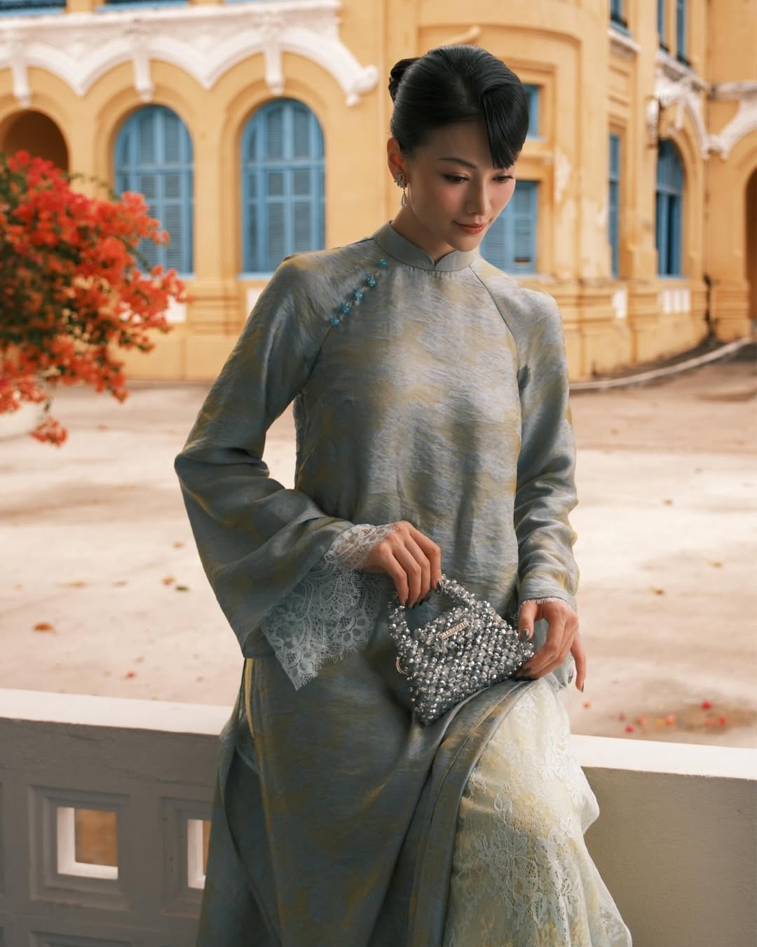 bzvn-ao-dai-khuy-noi-tet-2026-xu-huong (11)