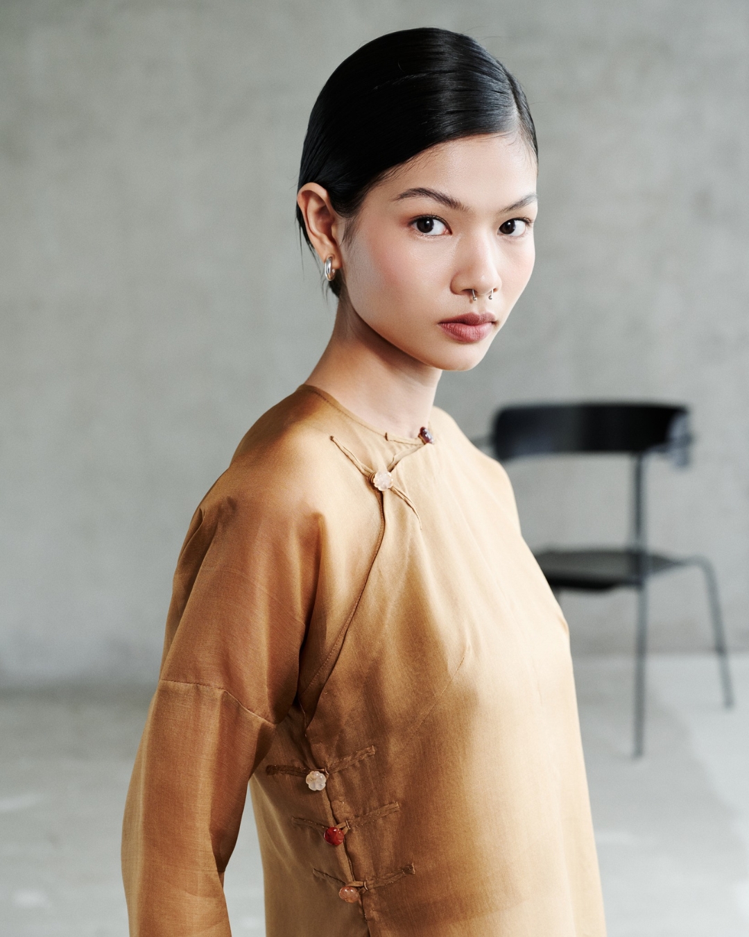 bzvn-ao-dai-khuy-noi-tet-2026-xu-huong (5)