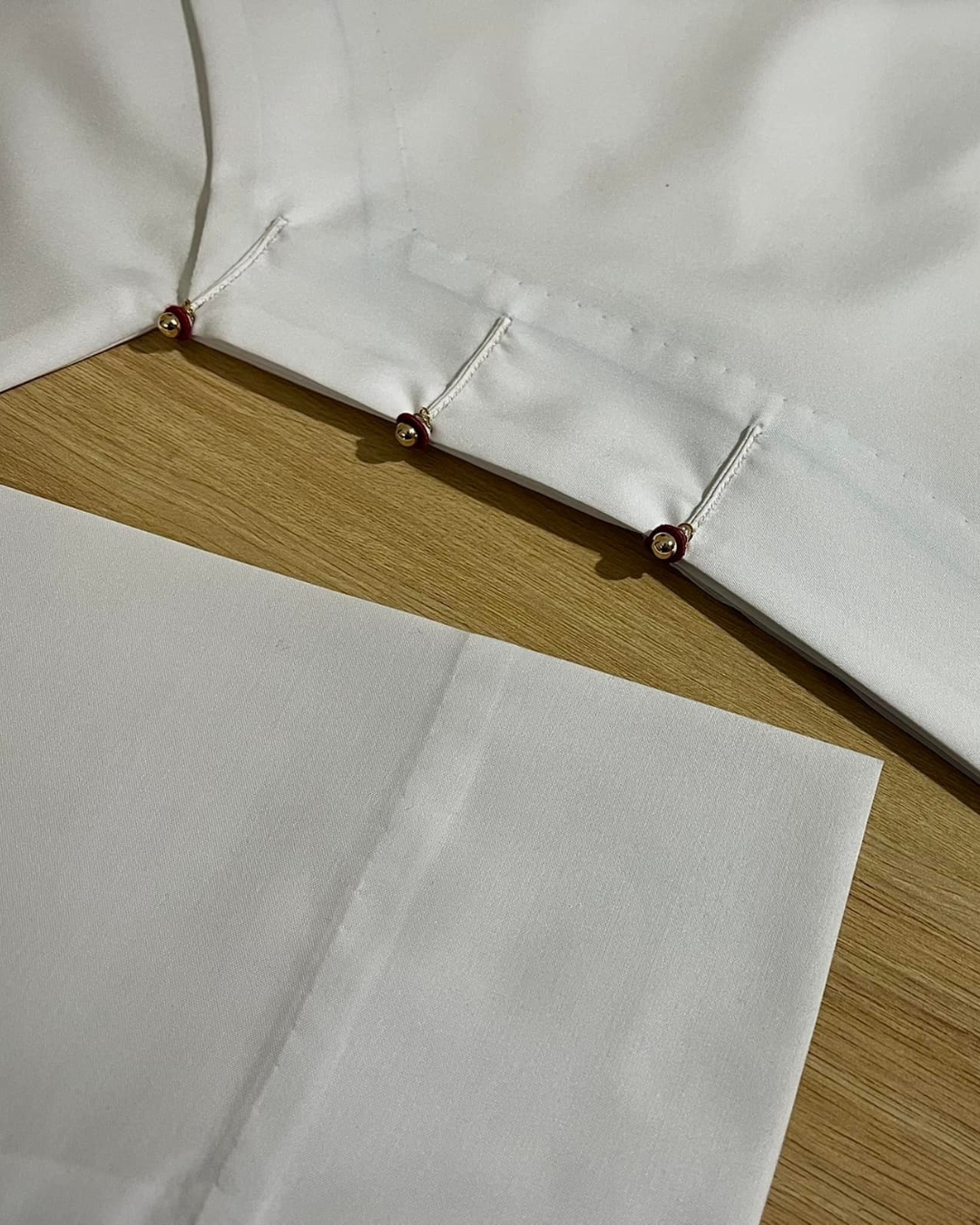 bzvn-ao-dai-khuy-noi-tet-2026-xu-huong (6)