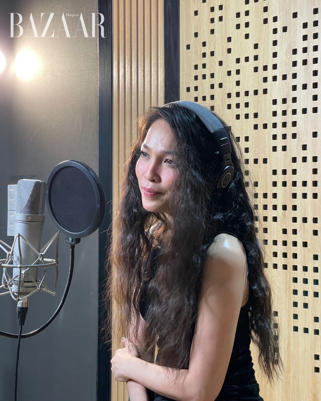 bzvn-ca-si-hien-thuc-hat-nhac-phim-ai-thuong-ai-men00001