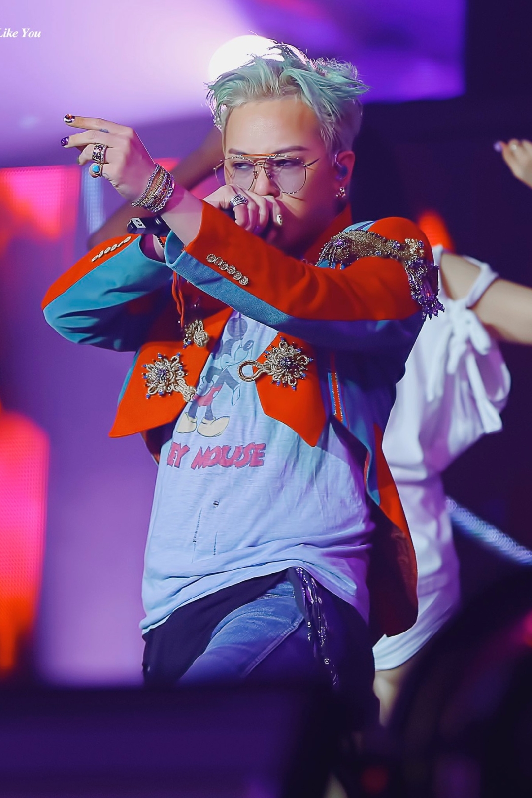 bzvn-g-dragon-ao-khoac-napoleon-trend-2026