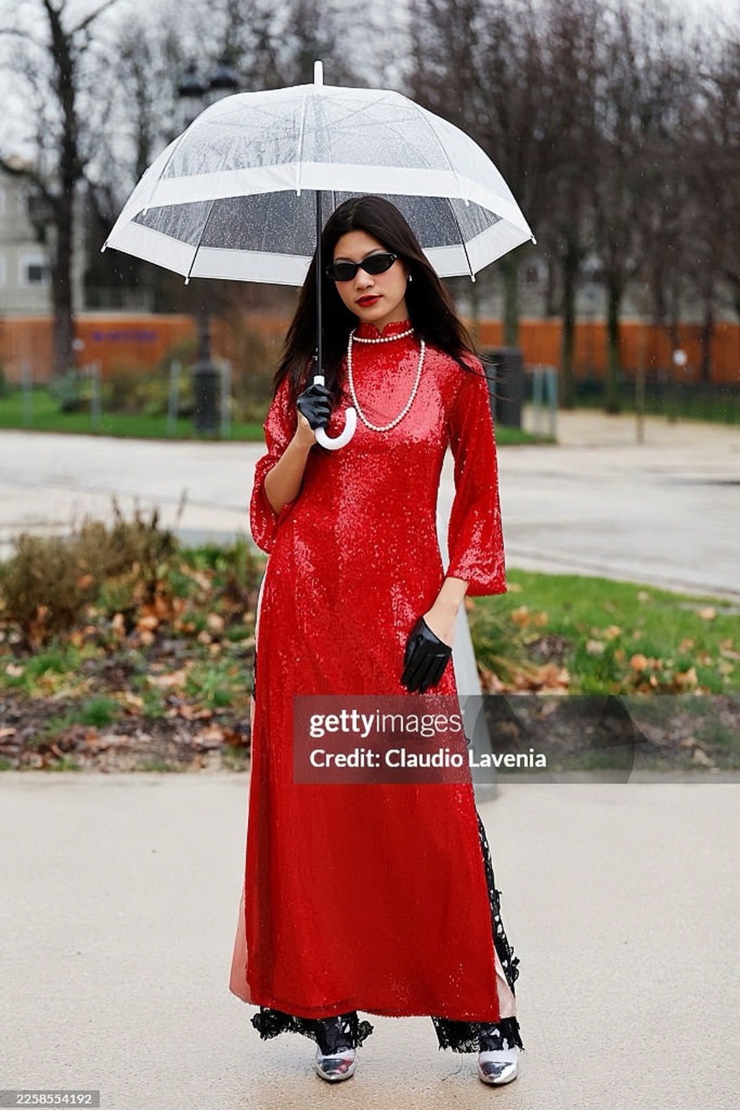 bzvn-giang-phung-cong-tac-tai-paris-vntm-2025 (1)