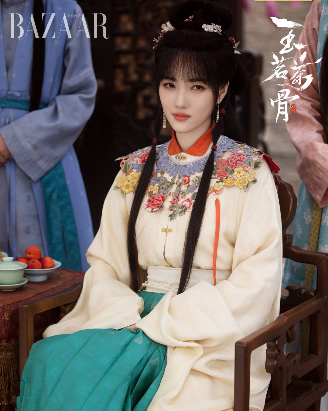 bzvn-ngoc-minh-tra-cot-ke-cau-chuyen-van-hoa-lau-doi-thong-qua-trang-phuc-va-dao-cu-8