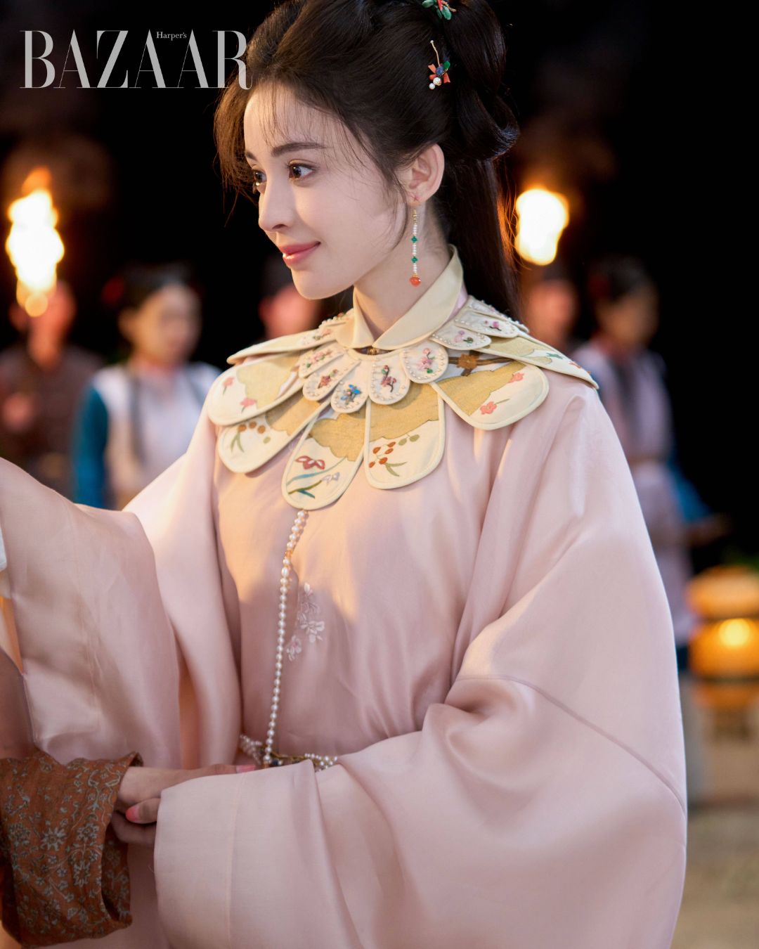 bzvn-ngoc-minh-tra-cot-ke-cau-chuyen-van-hoa-lau-doi-thong-qua-trang-phuc-va-dao-cu-9