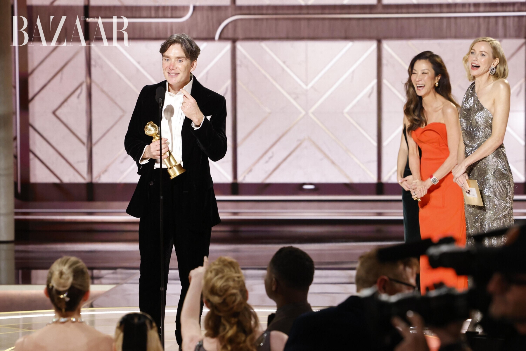 bzvn-nguoi-trao-giai-tai-le-trao-giai-qua-cau-vang (1)