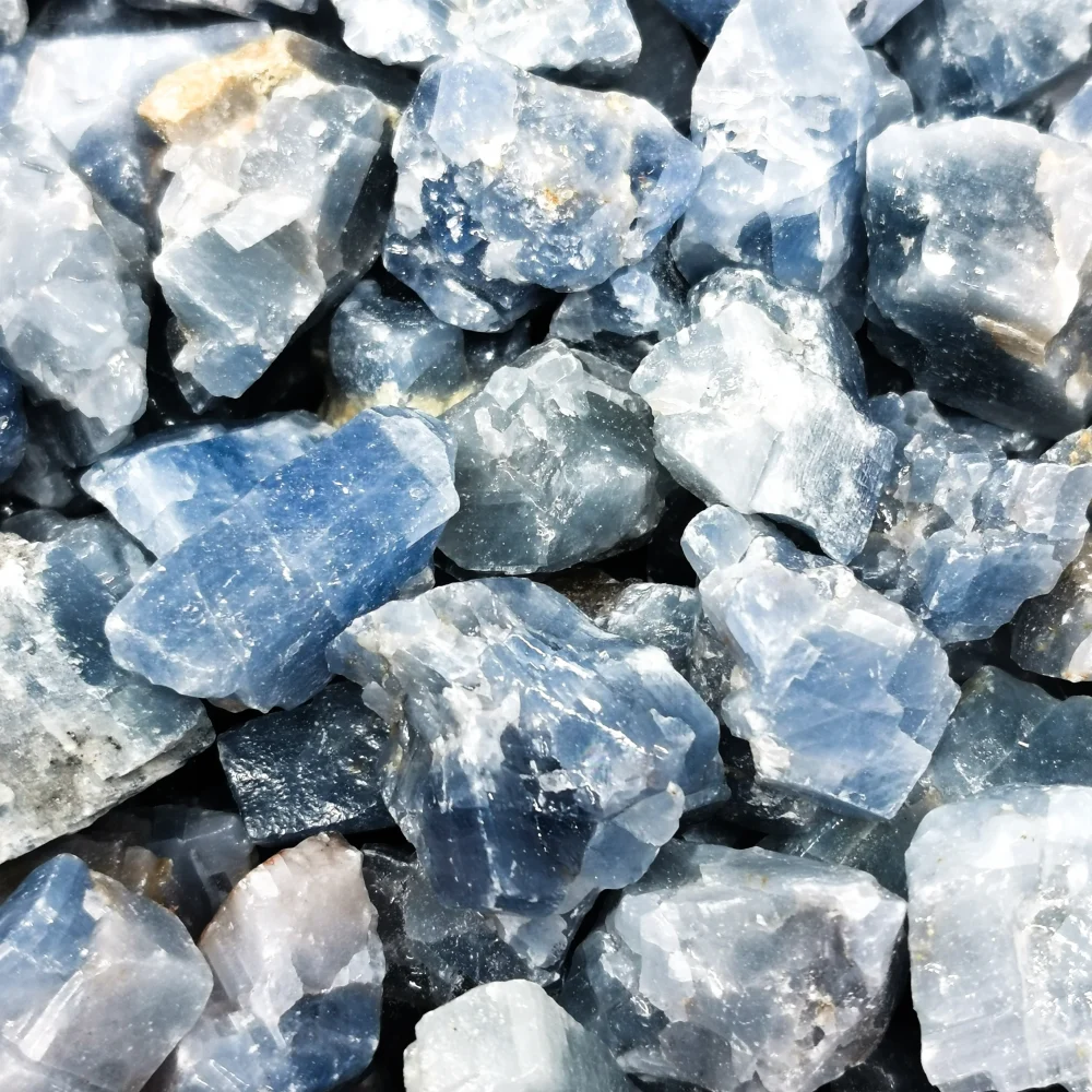 Mệnh Thủy hợp đá màu gì? Đá Blue Calcite