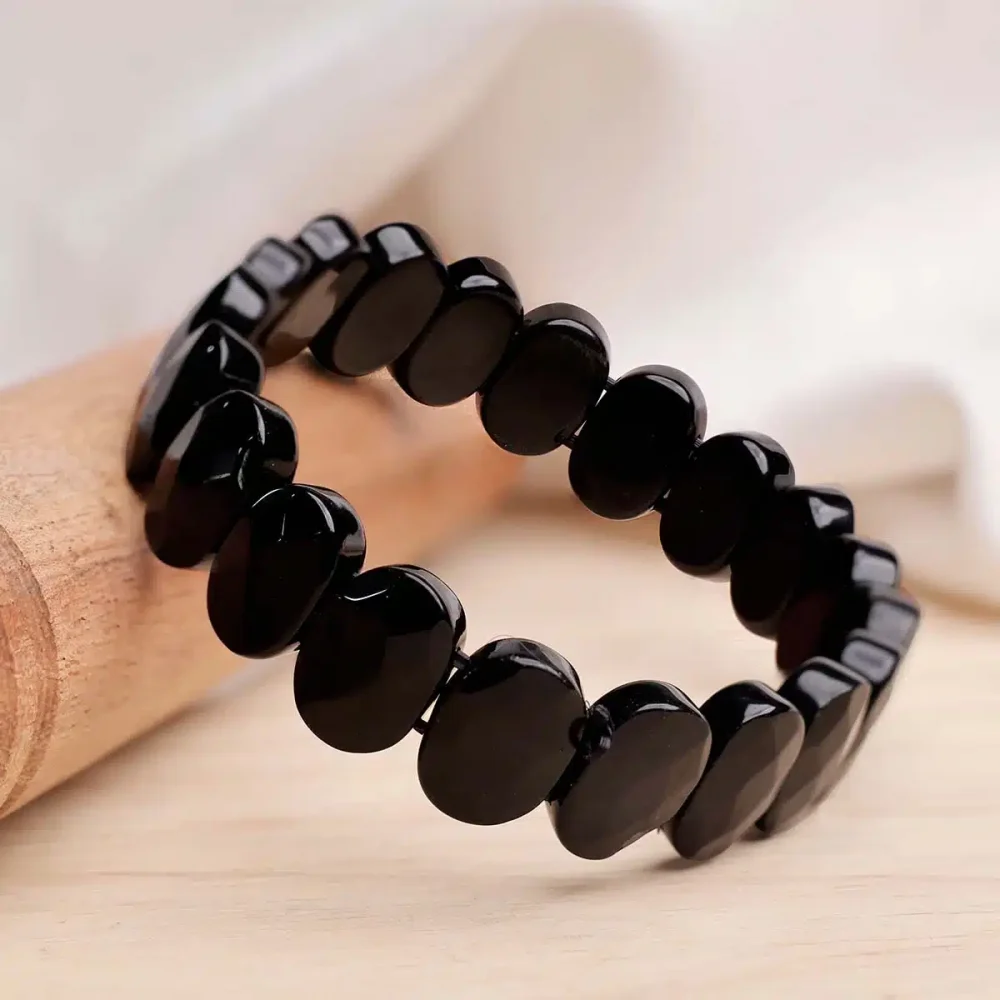 Mệnh Thủy đeo vòng đá màu gì? Đeo vòng đá Obsidian (hắc diện thạch)