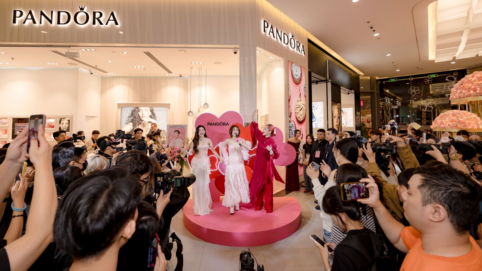 pandora-viet-nam-hanh-trinh-kien-tao-ky-uc-ruc-ro