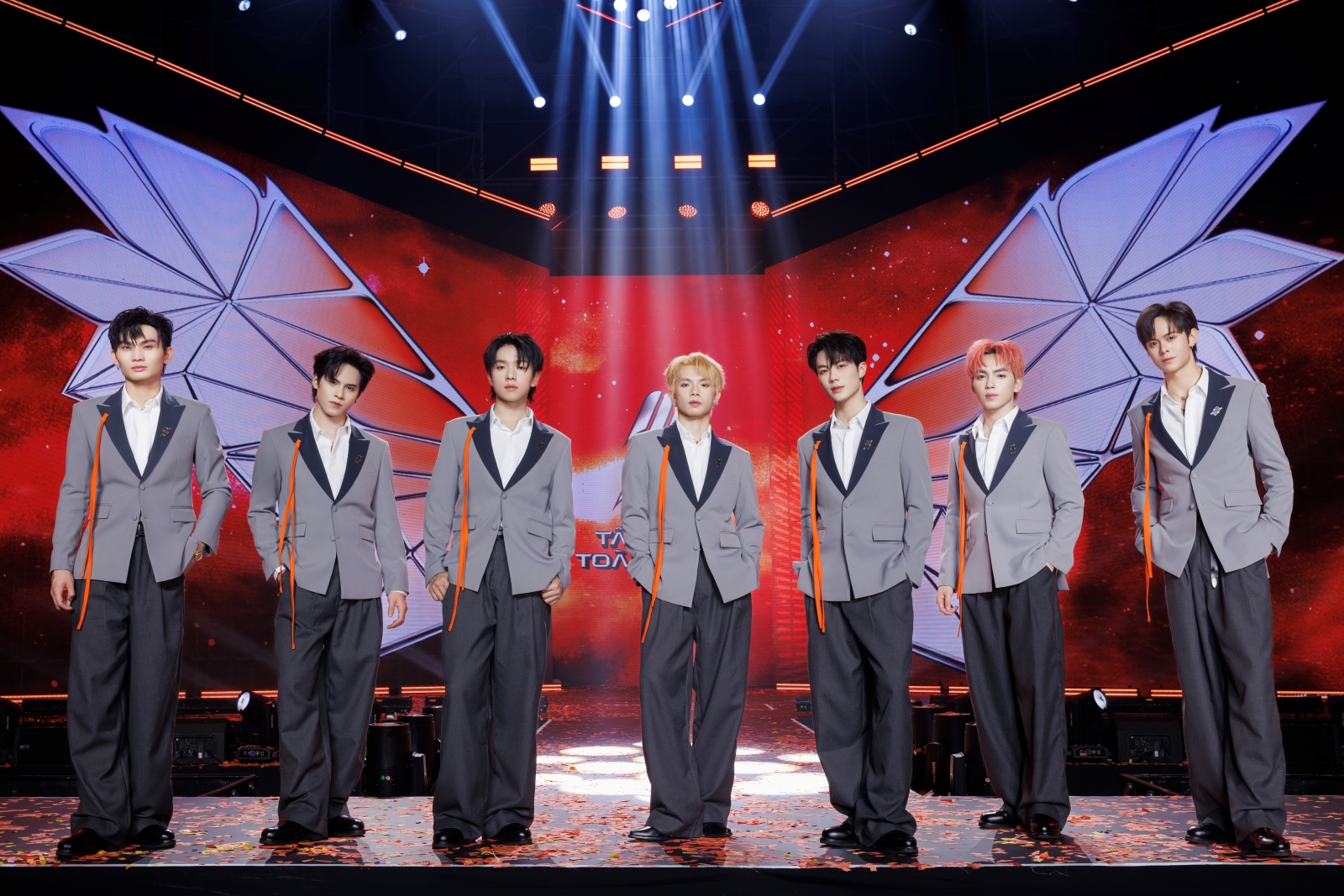 nhom-nhac-uprize-cua-tan-binh-toan-nang-bao-gom-nhung-thanh-vien-nao