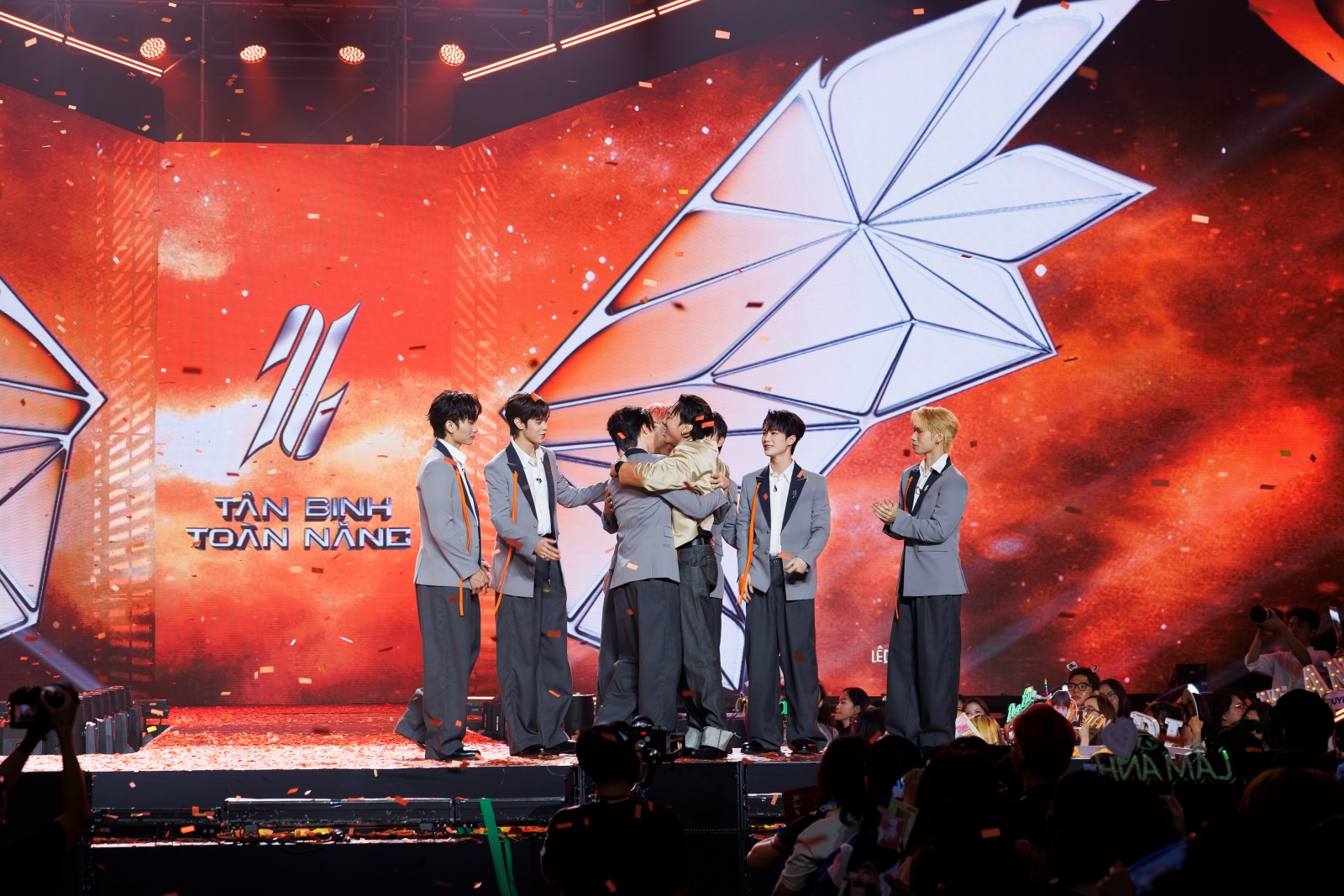 nhom-nhac-uprize-cua-tan-binh-toan-nang-bao-gom-nhung-thanh-vien-nao