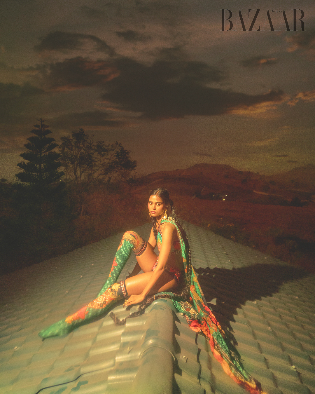 Daughter of the Land - bộ ảnh lấy cảm hứng từ di sản của nhân loại. Bộ bodysuit : Rajdeep Ranawat. Bông tai và nhẫn: Baala. Vòng tay (bangles) của stylist.