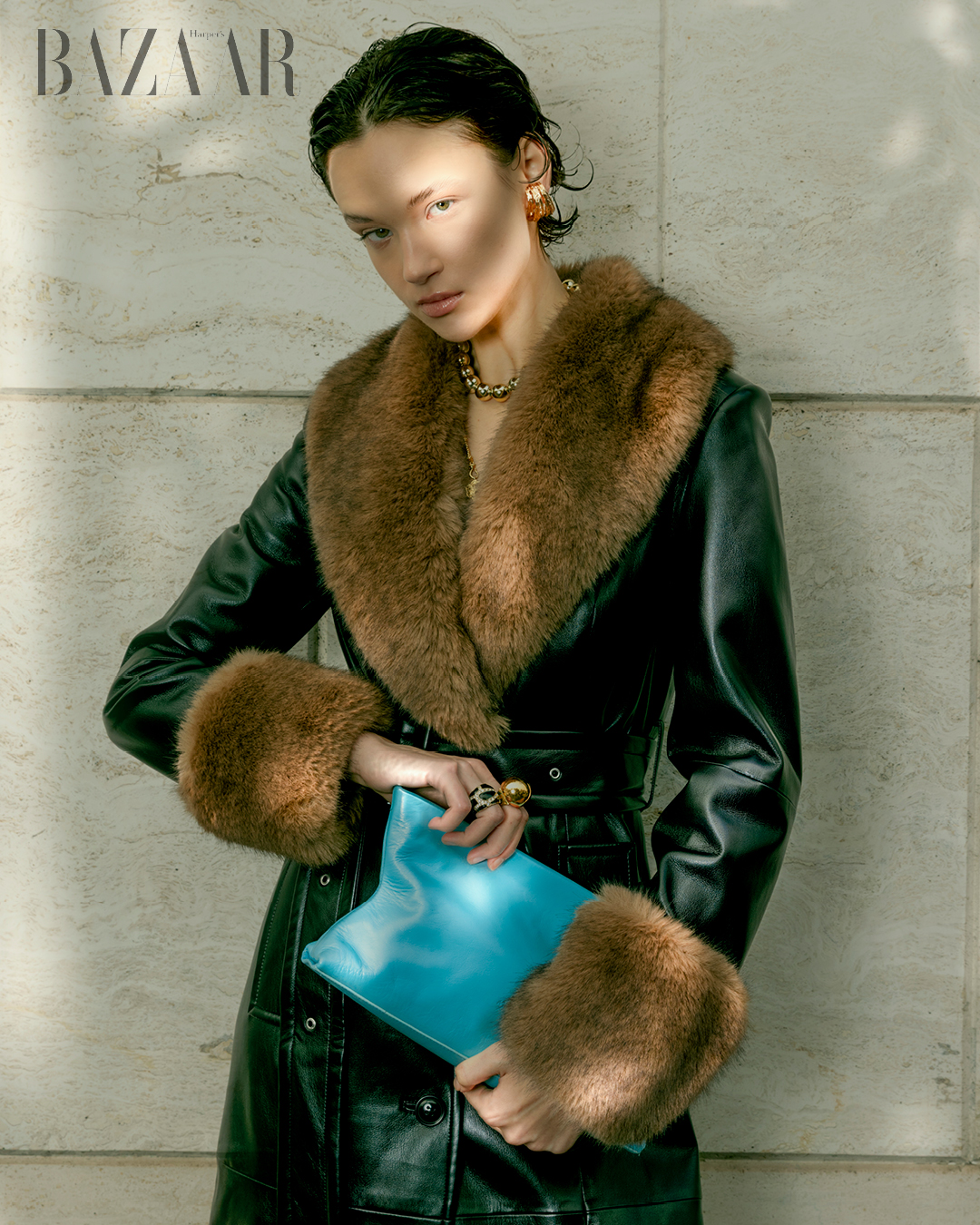 Áo choàng: Stand Studio. Giày: Benedetta Boroli. vớ: Emilio Cavallini. Túi: Marsèll. 3