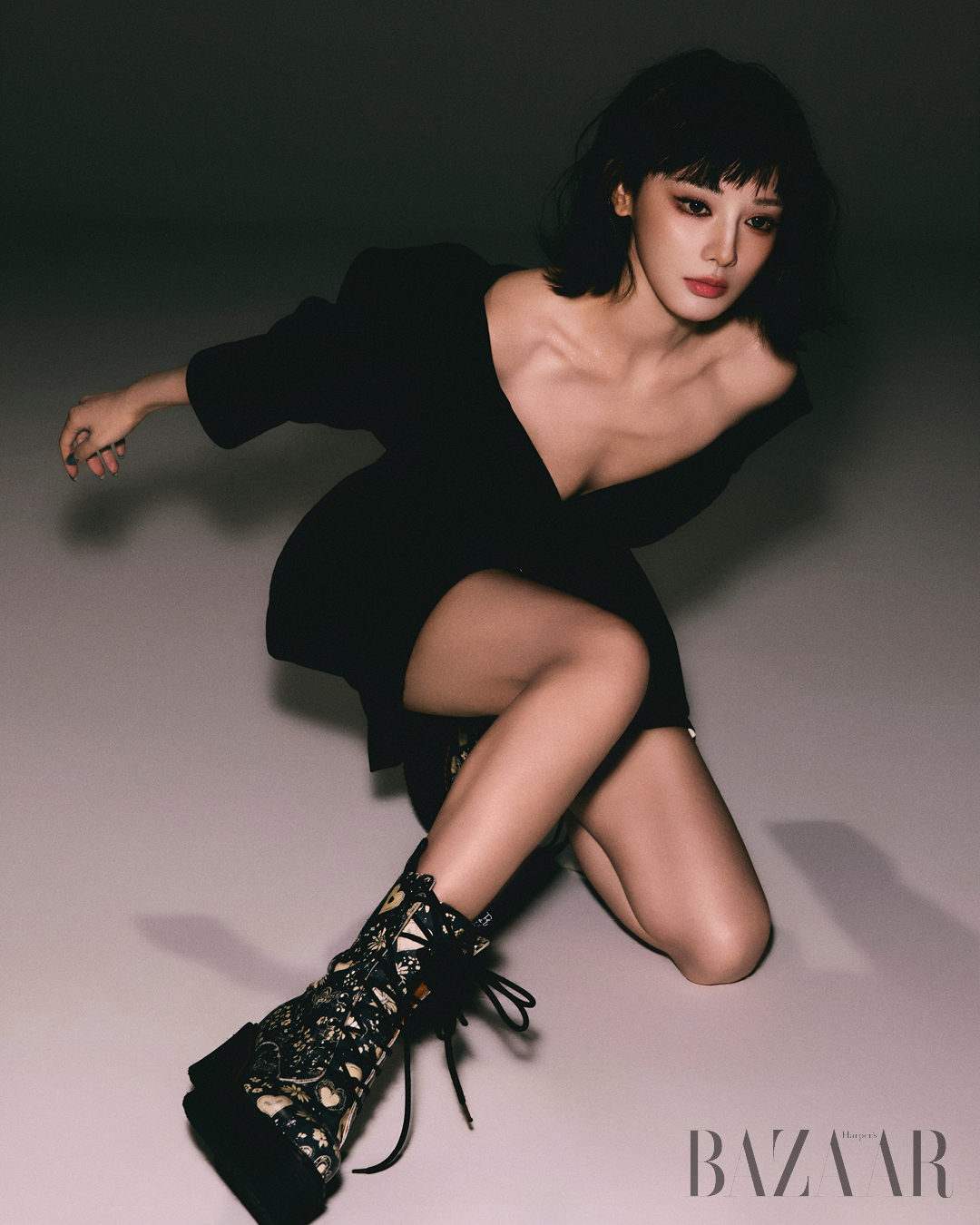 Chúng ta khác gì những cánh chim dang cánh trong vũ trụ bao la.