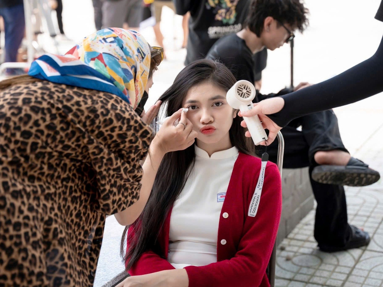 bzvn-a-hau-minh-kien-dien-vien-vinh-dam-bus-chuyen-xe-mot-chieu00002