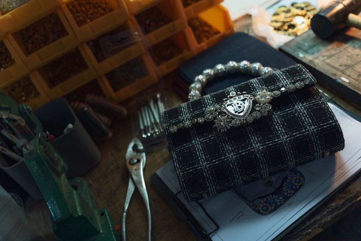 bzvn-phi-vu-lua-dao-vincent-and-co-the-art-of-sarah-phim00002