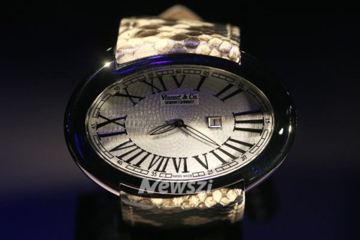 bzvn-phi-vu-lua-dao-vincent-and-co-the-art-of-sarah-phim00007