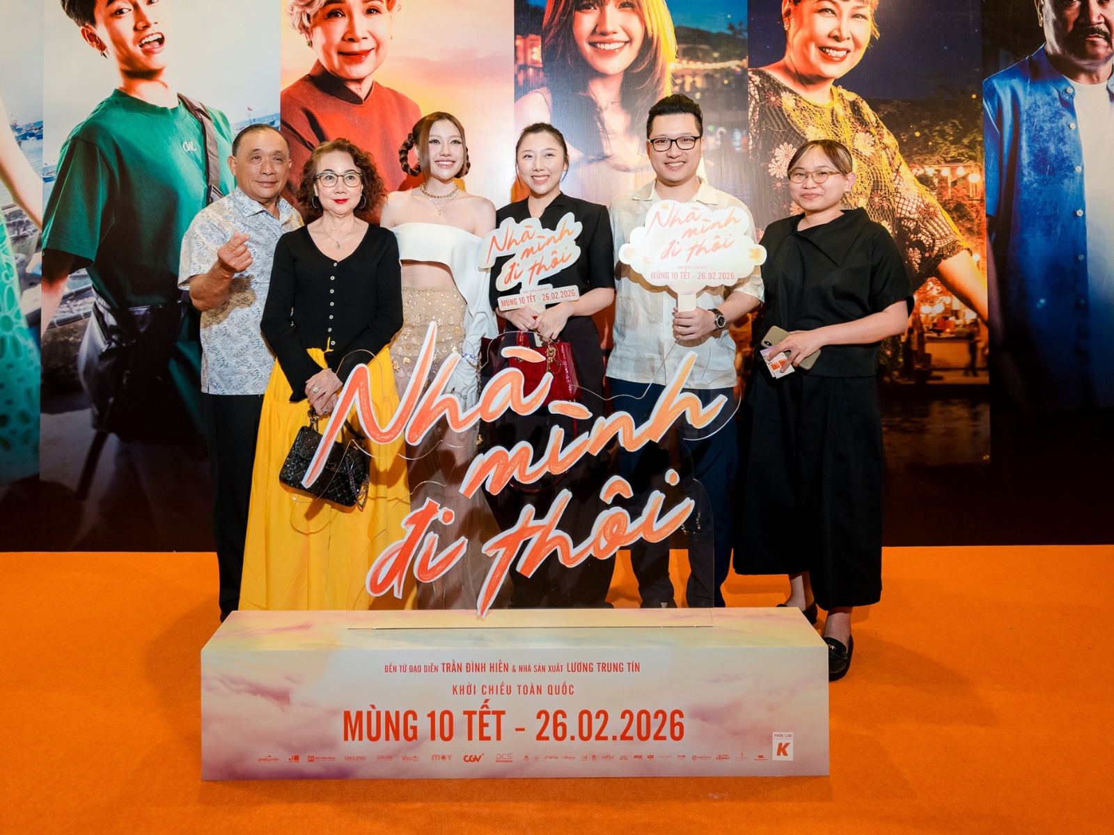 bzvn-ra-mat-phim-nha-minh-di-thoi (1)