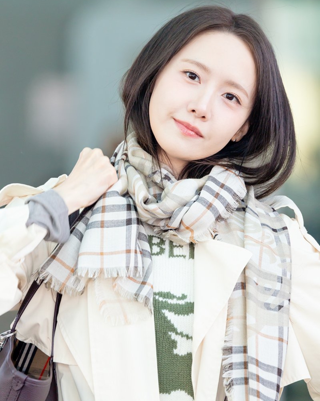 bzvn-thoi-trang-san-bay-du-show-burberry-2026-yoona (3)