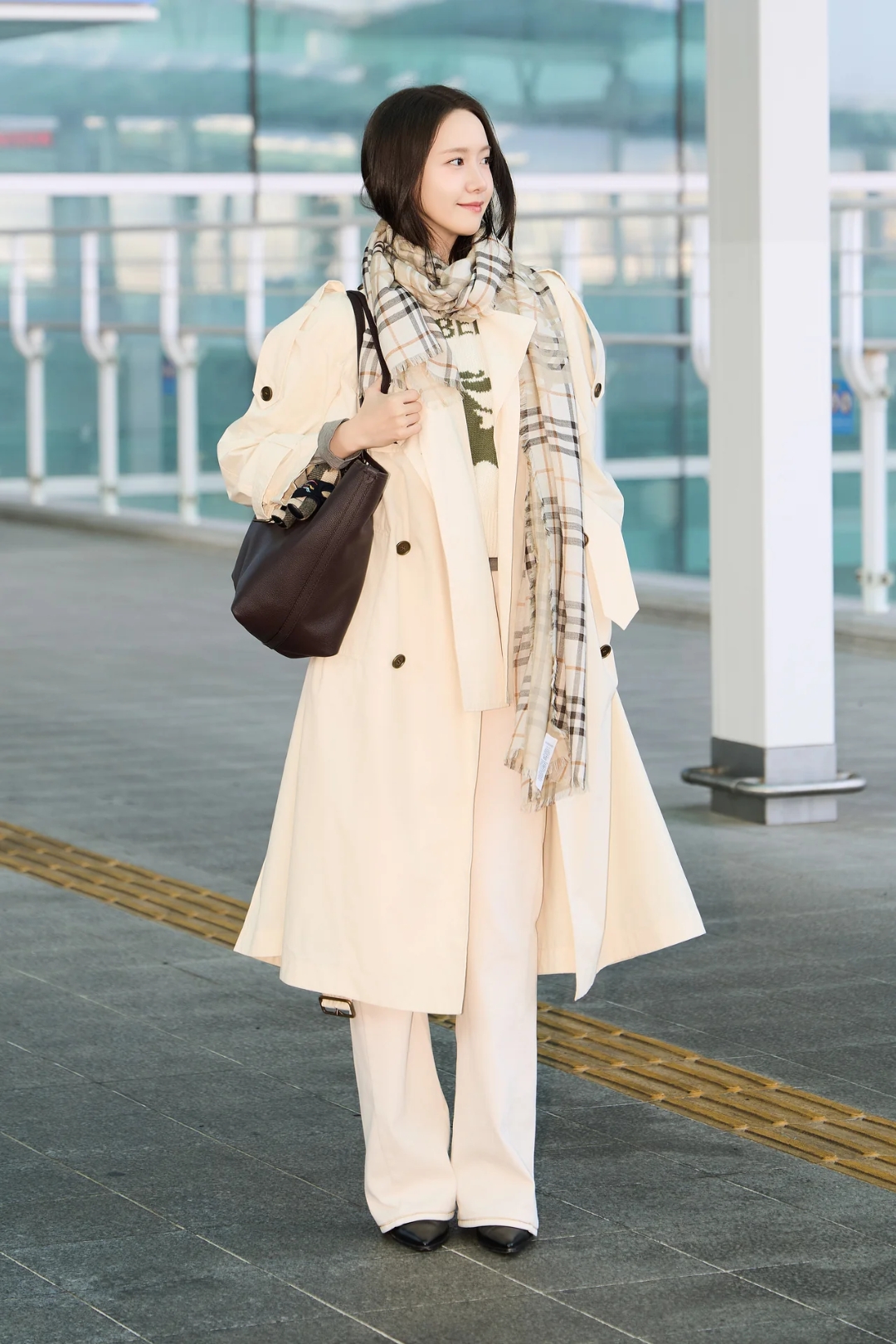 bzvn-yoona-du-show-burberry-nam-2026 (1)