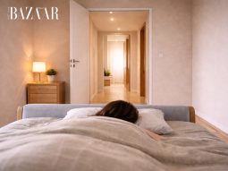 Ngủ quay đầu ra cửa có sao không? Chuyên gia phong thủy giải thích chi tiết