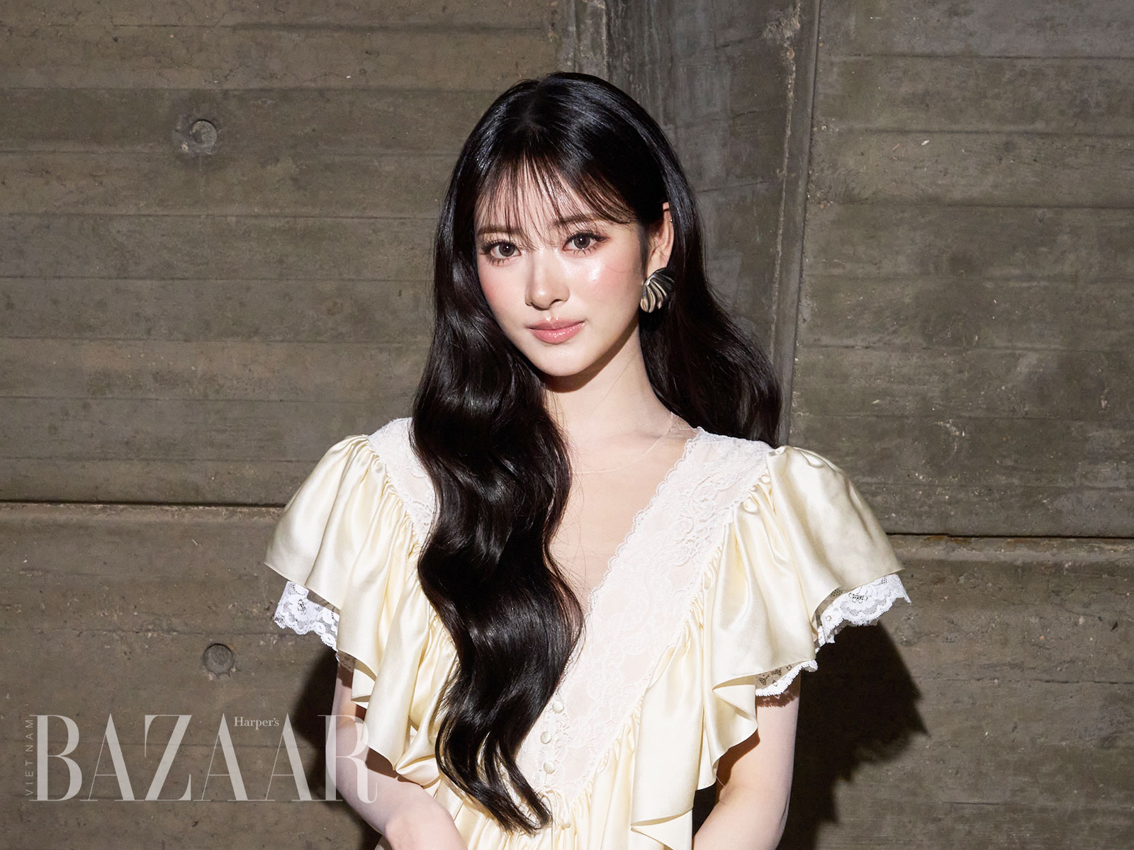 Visual AI của Anna (MEOVV) tại Chloé Thu Đông 2026 | Harper's Bazaar ...