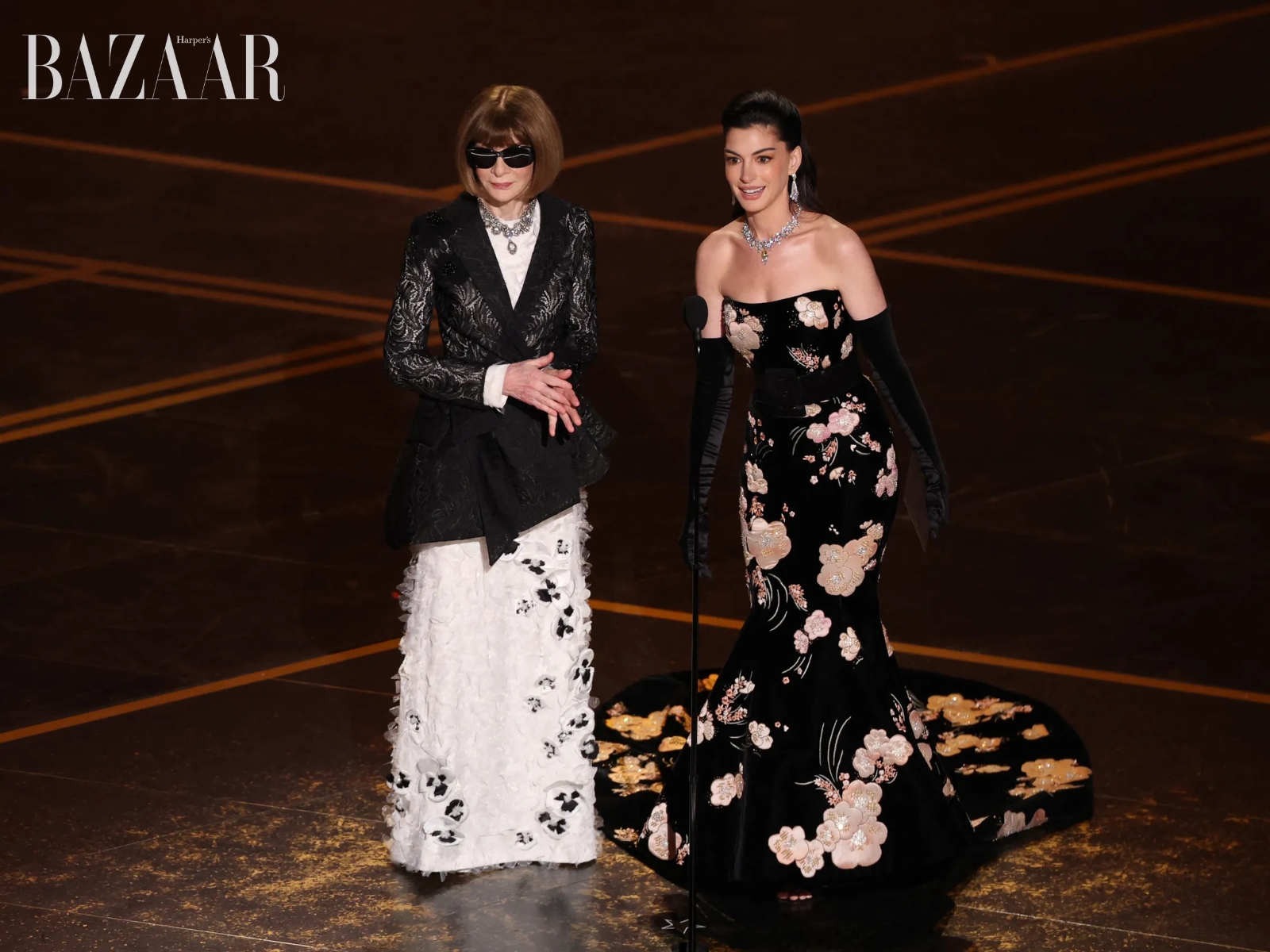 bzvn-anna-wintour-anne-hathaway-oscar-2026 (2)