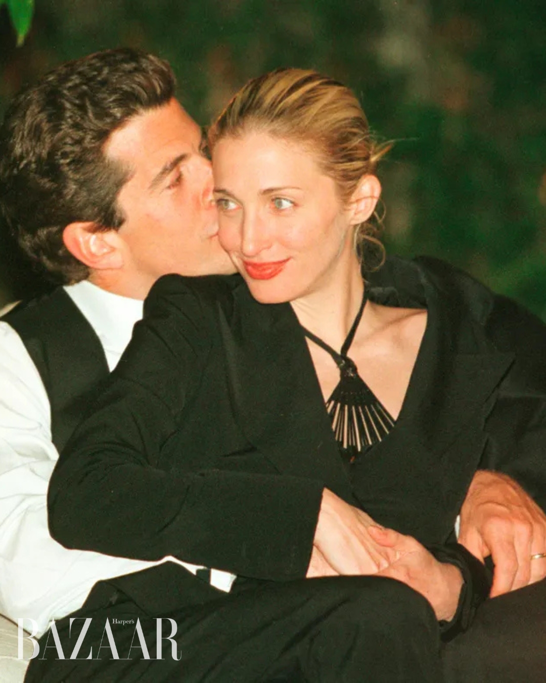 bzvn-carolyn-bessette-kennedy-trang-suc-toi-gian-quiet-luxury (1)