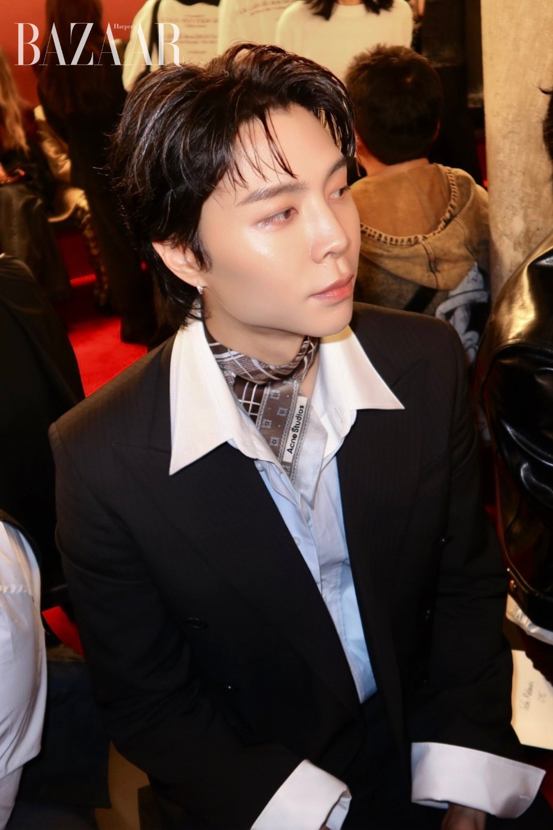 bzvn-hang-ghe-dau-acne-studios-thu-dong-2026-johnny-nct (1)