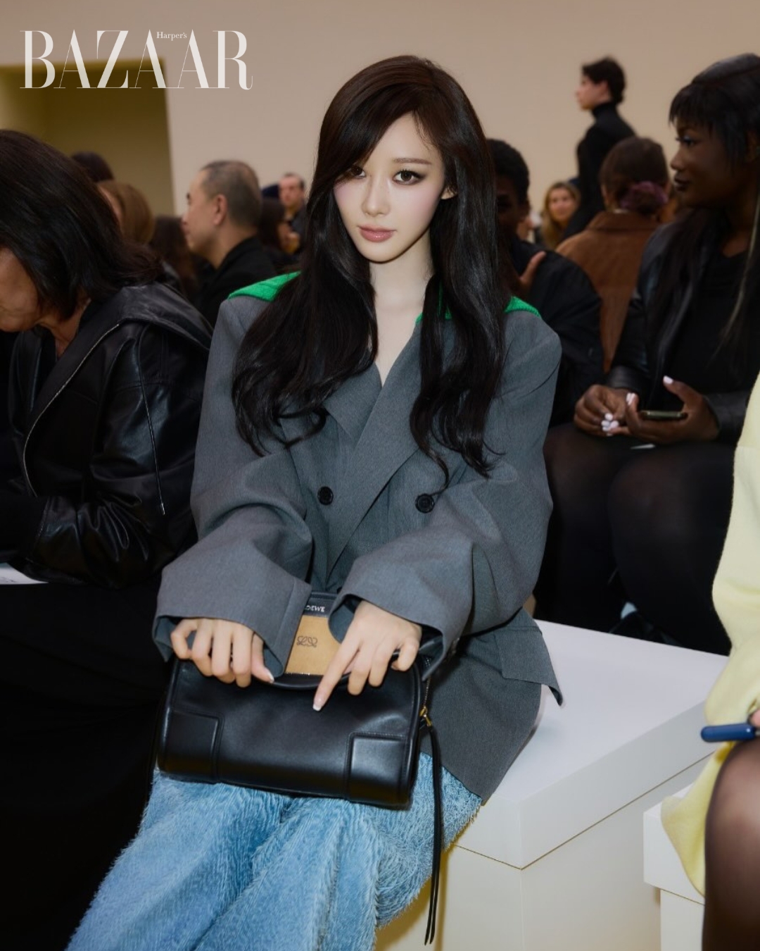 bzvn-hang-ghe-dau-show-loewe-thu-dong-2026-giselle-aespa-tui-xach-amazona00005